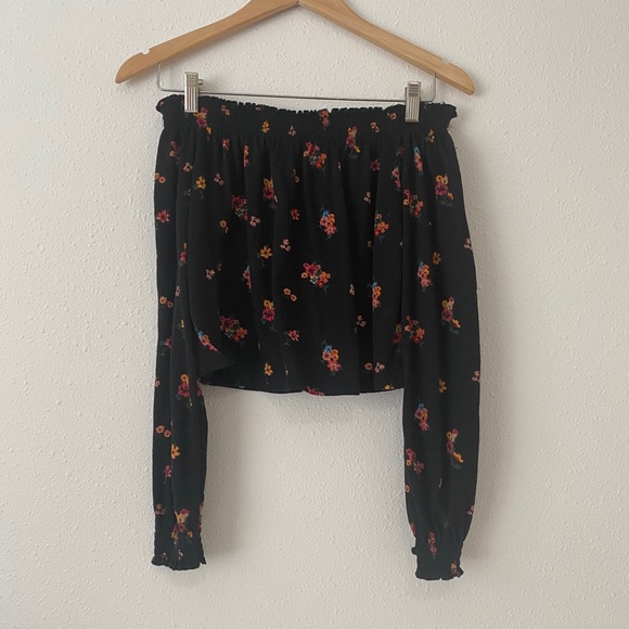 H&M Tops - 💍Black Floral H&M Off the Shoulder Crop Top